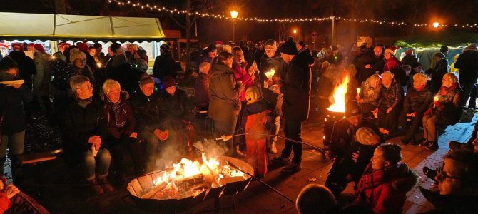 Es weihnachtete sehr beim 12. Pätzer Adventfeuer auf der Dorfaue!
